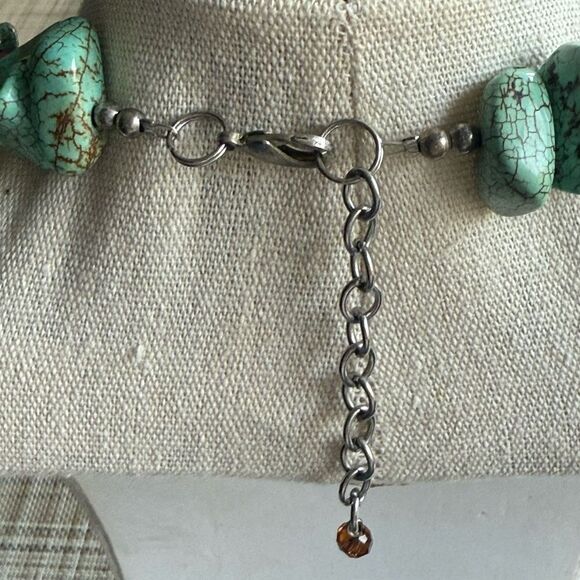 Turquoise Howlite, Agate & Faceted AB Crystals on Silver Tone Necklace. - Picture 8 of 8